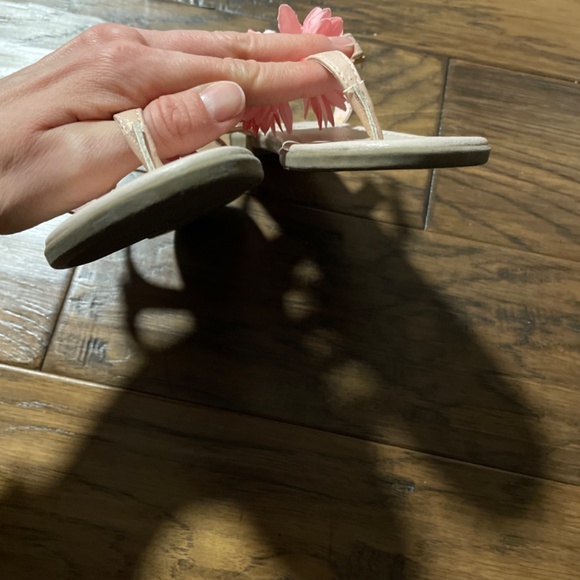 Kids pink flower 🌸 sandals size 13 - Picture 10 of 11